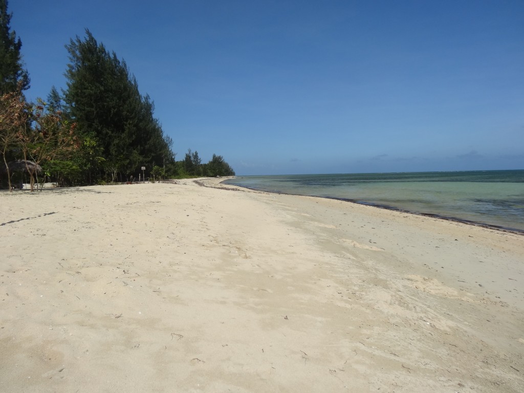 The beach at Dona Choleng The beach at Dona Choleng