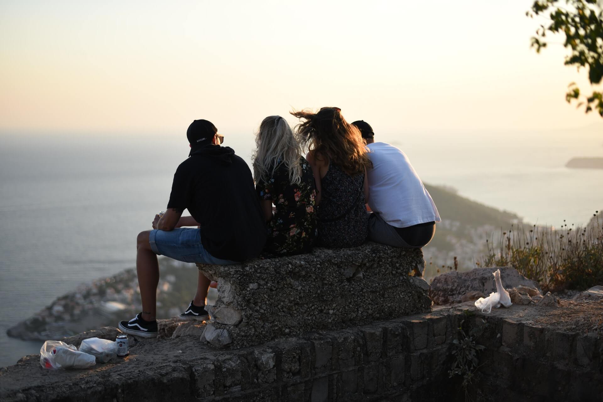 How To Make Friends While Travelling Solo